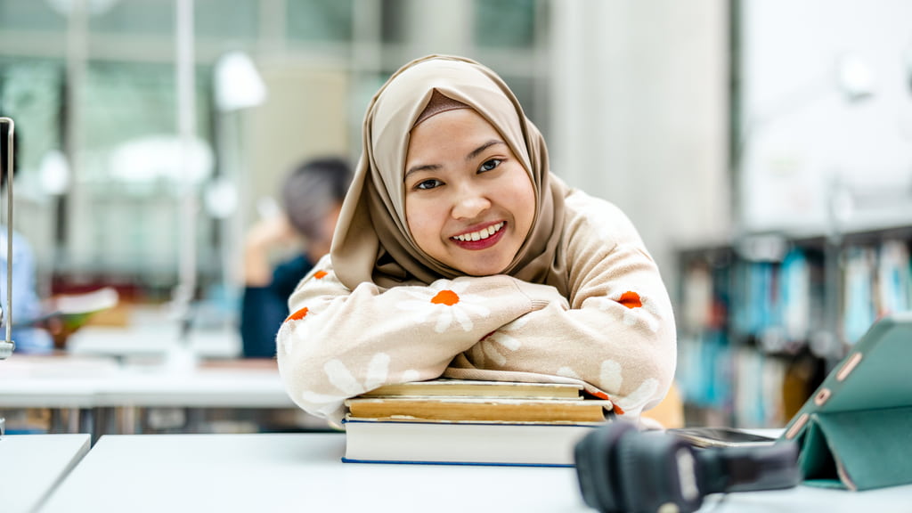 Young-worker-in library